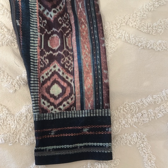 Niyama Sol Tribal print calve length legging, size M - Picture 2 of 4